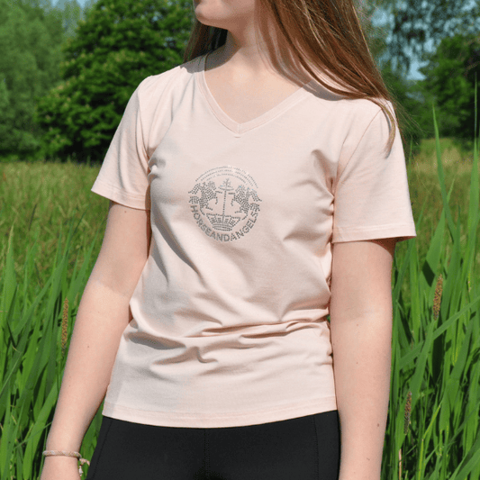 Glänzende Mode auf dem Reitplatz: Perfektioniere deinen Stil mit unseren Damen-Reitshirts, kurz- und langärmelig - HORSEANDANGELS